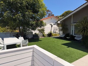 Outdoor dining - Spacious family home with yard and sauna in Solana Beach 5min to beach + freeway (Solana Beach)
