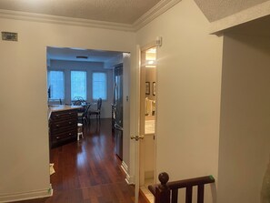 Interior - Stylish Urban Mahogany Getaway With Bright Natural Light" -Centrally Located (Toronto)