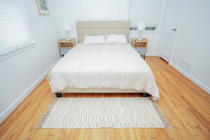 Room - Bright & Cozy 2BR w/ Yard – Private Entrance In Silver Spring (Silver Spring)