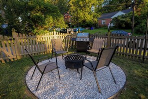 Property grounds - Bright & Cozy 2BR w/ Yard – Private Entrance In Silver Spring (Silver Spring)