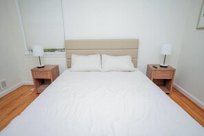 2 bedrooms, iron/ironing board, WiFi, bed sheets - Bright & Cozy 2BR w/ Yard – Private Entrance In Silver Spring (Silver Spring)