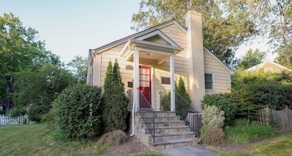 Bright & Cozy 2BR w/ Yard – Private Entrance In Silver Spring