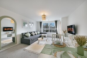 TV - Aspire Residence Suite - Grampian Lettings (Aberdeen)