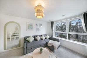TV - Aspire Residence Suite - Grampian Lettings (Aberdeen)
