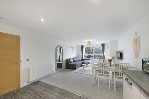 TV - Aspire Residence Suite - Grampian Lettings (Aberdeen)