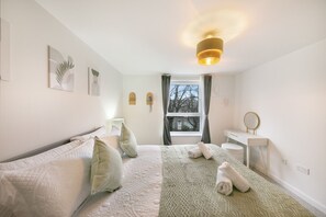 1 bedroom, desk, iron/ironing board, WiFi - Aspire Residence Suite - Grampian Lettings (Aberdeen)