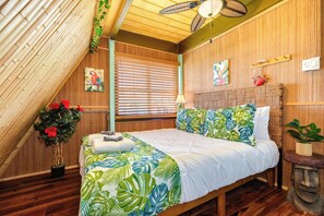 2 bedrooms, WiFi, bed sheets - The Tiki Hut - Laid-Back A-Frame, Island Vibes (Surfside Beach)