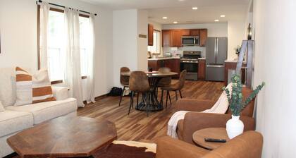 Newly Renovated 2-bedroom apartment in Downtown Saint Charles