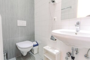 Standard Single Room | Bathroom - Atrium Hotel Salzburg (Salzburg)