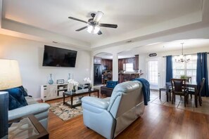 Living area - Cozy Valdosta Home - 4BR Near Moody AFB & VSU (Valdosta)