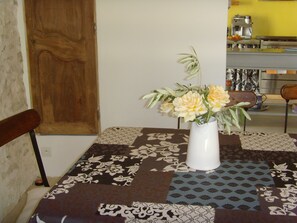 Dining - Terrific 3-bedroom Mas  near Uzes in charming Vézénobres awaits you. (Vézénobres)
