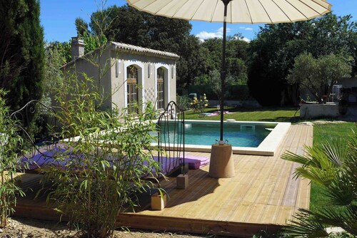 Terrific 3-bedroom Mas  near Uzes in charming Vézénobres awaits you.