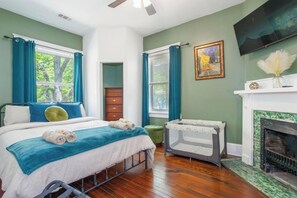 3 Schlafzimmer, Schreibtisch, Bügeleisen/Bügelbrett, Reisekinderbett