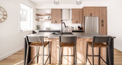 Le Memph Ours: 3 bedrooms pool hot tub lac Memphrémagog