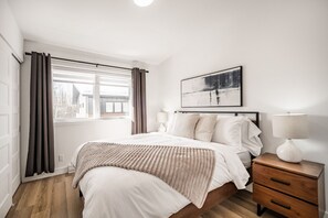 Room - Le Memph Ours: 3 bedrooms pool hot tub lac Memphrémagog (Magog)