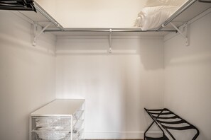 Interior - Le Memph Ours: 3 bedrooms pool hot tub lac Memphrémagog (Magog)