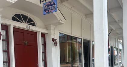 Historic District - Vintage Charm - Imy Suite