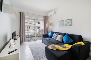 TV - Boat 4 Apt OCV – Near the Beach (100m) with Pool (Albufeira)