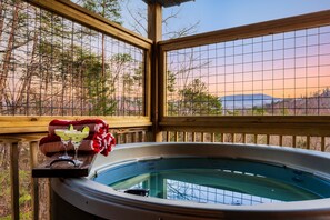 Indoor spa tub - Million$View,New,Hot Tub,Pool Table,Game (Seviervill)