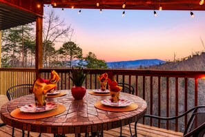 Outdoor dining - Million$View,New,Hot Tub,Pool Table,Game (Seviervill)