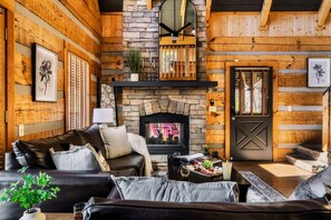 TV, fireplace - Million$View,New,Hot Tub,Pool Table,Game (Seviervill)