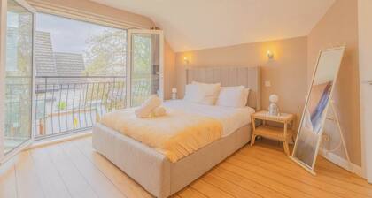 6BR Mansion With Games Room & Hot Tub