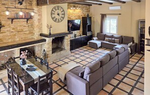 Living area - Amazing home in La Carolina (La Carolina)
