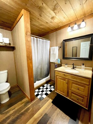 Hair dryer, towels, soap, toilet paper - Sunset Valley Retreat • 5 Fenced Acres • Near Lake (Hulbert)
