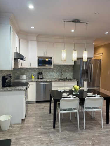 2 bright bedroom near UBC