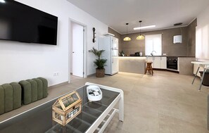 Fridge, microwave, oven, stovetop - Nice home in Molina de Segura (Molina de Segura)