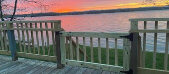 Million dollar views and privacy on Lake Champlain Pets Welcome