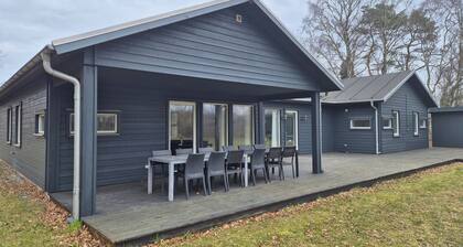 Luxury holiday home near beach and restaurant