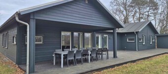 Luxury holiday home near beach and restaurant