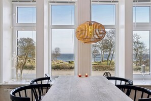 Dining - Bright apartment with open sea views (Allinge)