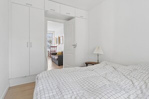 1 bedroom, free WiFi - Bright apartment with open sea views (Allinge)