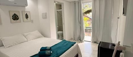 Ullakkohuoneisto, parveke, kaupunkinäköala