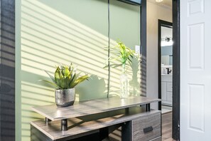 Interior - 5BR/3BA Stylish Modern Home in Decatur (Decatur)