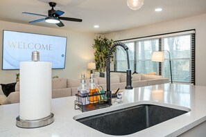 Interior - 5BR/3BA Stylish Modern Home in Decatur (Decatur)