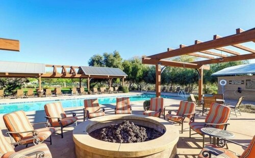 High End 4-bedroom townhome in sought out community in Surprise