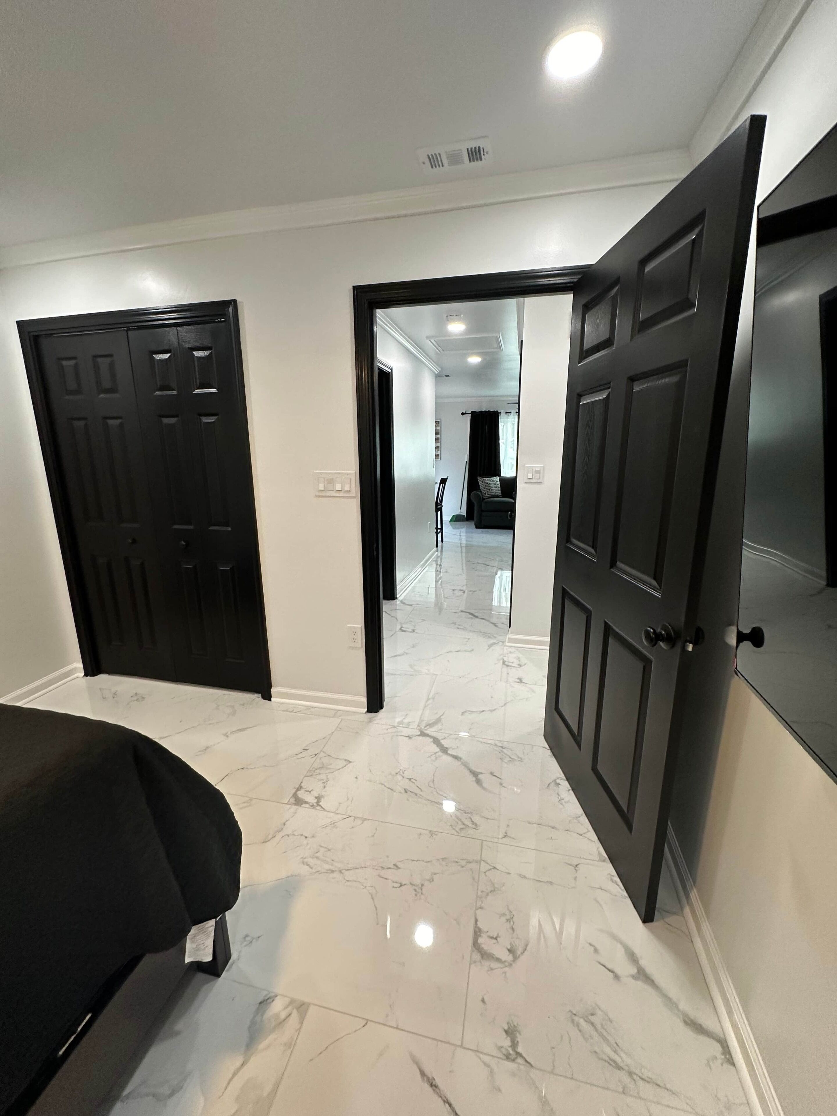 2 bedrooms, iron/ironing board, WiFi