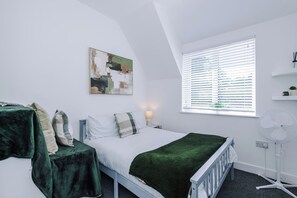 3 chambres, fer et planche à repasser, accès au Wi-Fi (inclus)
