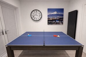 غرفة الألعاب