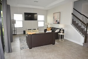 Smart TV, stereo - Lakeview 4BR/4.5BA Retreat w/ Private Pool Near Legoland & Disney (Haines City)