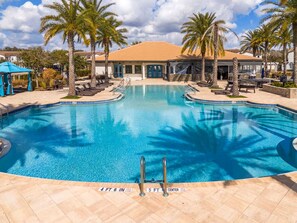 Outdoor pool - Lakeview 4BR/4.5BA Retreat w/ Private Pool Near Legoland & Disney (Haines City)