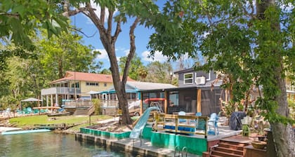 Retreat at Bear Trail-Stunning Newly Remodeled 4BR