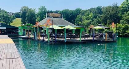 Very nice 1-bedroom lake house in an excellent LaFollette location