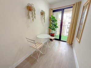 Căn hộ tiện nghi đơn giản, 3 phòng ngủ, không hút thuốc, bếp | Nội thất