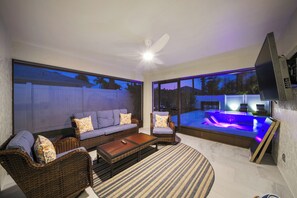 Interior - Naples Paradise - Heated Saltwater Pool/Spa, Walk/Bike to the Beach! (Naples)