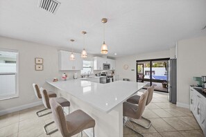 Fridge, microwave, oven, stovetop - Naples Paradise - Heated Saltwater Pool/Spa, Walk/Bike to the Beach! (Naples)
