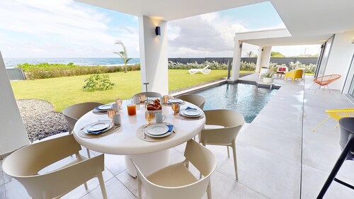 Vaguelis - Beachfront Villa in Le Moule (Aquawaves)